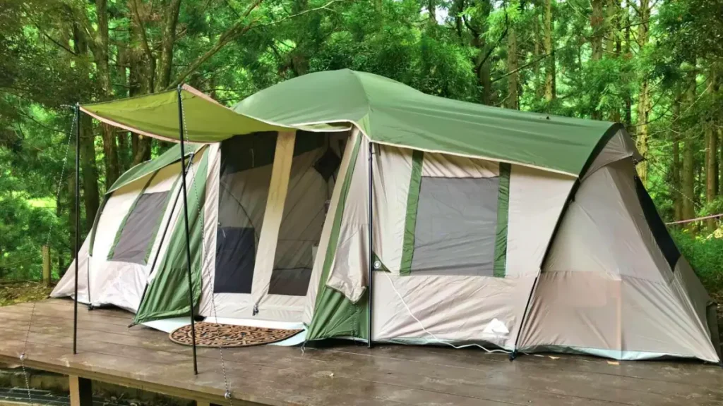 「グランピングKAWASAKI 懐かしの森」の宿泊施設はテント型・バンガロー型・キャンピングカー型の3種類！