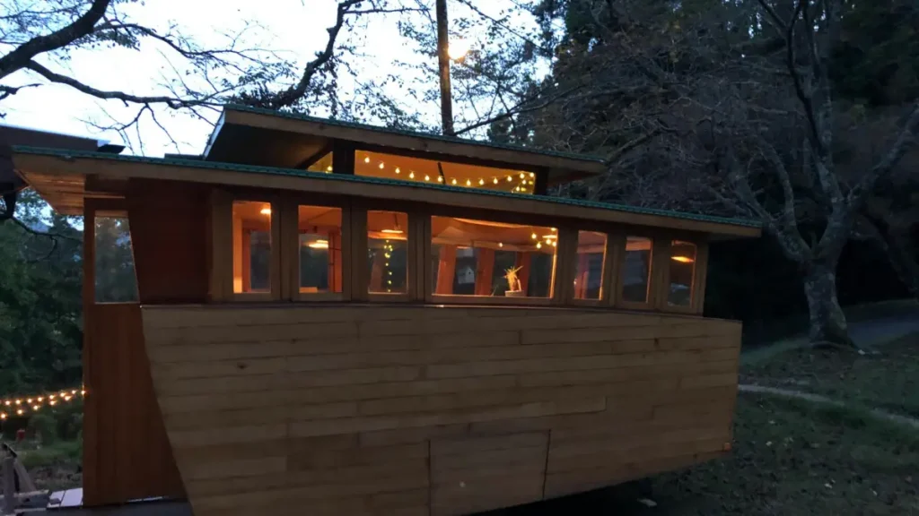 バルンバルンの森「木製トレーラーハウス」